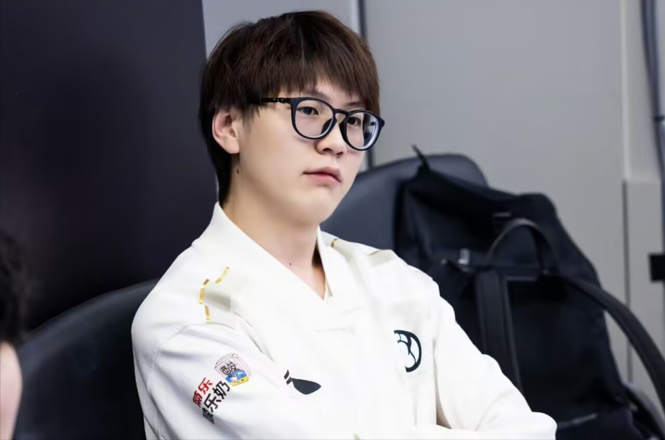 Rookie破纪录冲上热搜的简单介绍 Rookie破纪录冲上热搜的简单介绍